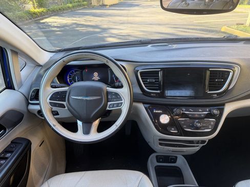 Used 2018 Chrysler Pacifica Limited w/ Advanced Safetytec Group image 14