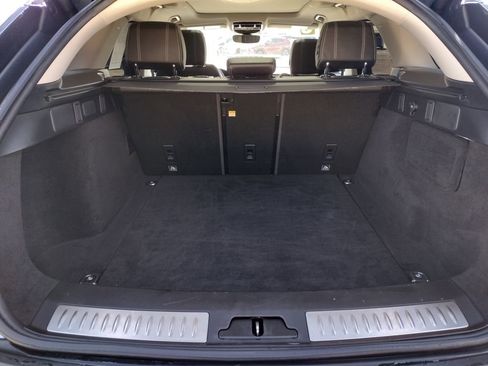 Used 2018 Land Rover Range Rover Velar S image 9