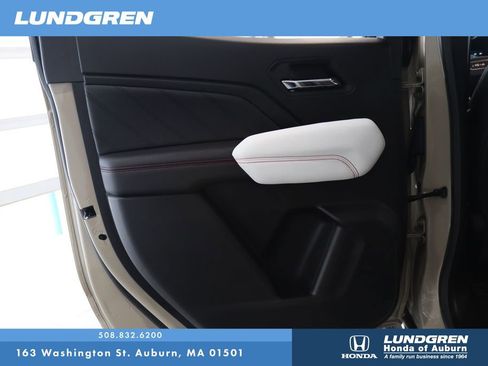 Used 2024 GMC Canyon AT4X image 13