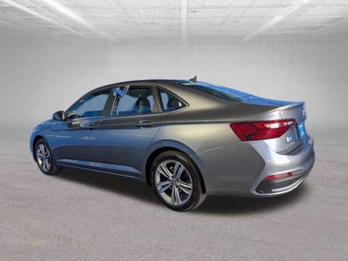Used 2024 Volkswagen Jetta SE FWD image 11