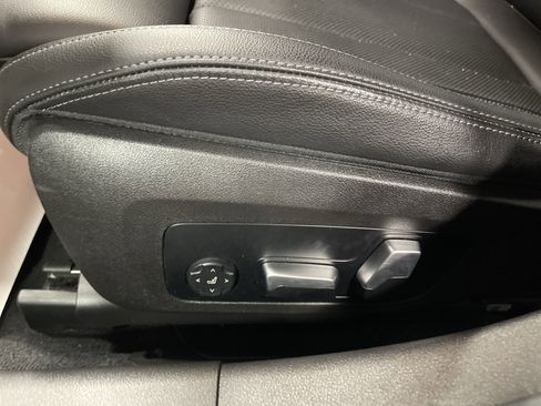 Used 2023 BMW 330i xDrive Sedan w/ Driving Assistance Package image 11