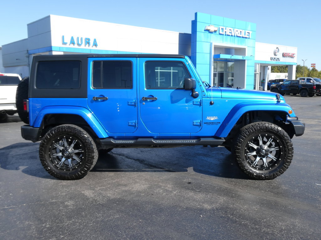 Used 2015 Jeep Wrangler Unlimited Sahara w/ Dual Top Group AWD/4WD image 4