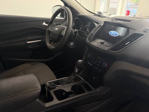 Used 2017 Ford Escape SE w/ Equipment Group 201A AWD/4WD image 25