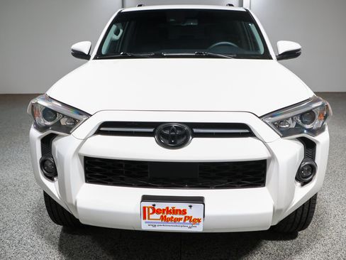 Used 2021 Toyota 4Runner SR5 Premium w/ Moonroof Package AWD/4WD image 4