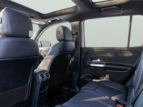 Used 2022 Mercedes-Benz GLB 250 4MATIC image 24