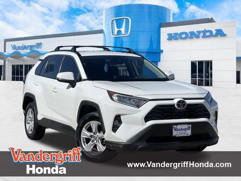 Used 2020 Toyota RAV4 XLE FWD image 1
