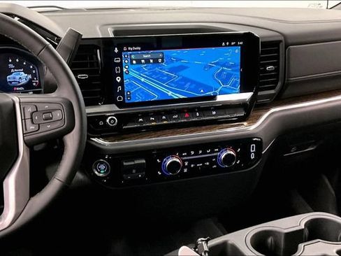 Used 2025 GMC Sierra 1500 SLE w/ Preferred Package AWD/4WD image 7