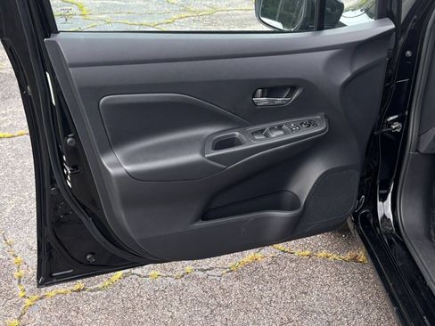 Used 2025 Nissan Versa SV FWD image 18