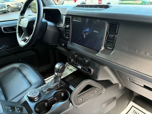 Used 2025 Ford Bronco Badlands image 23
