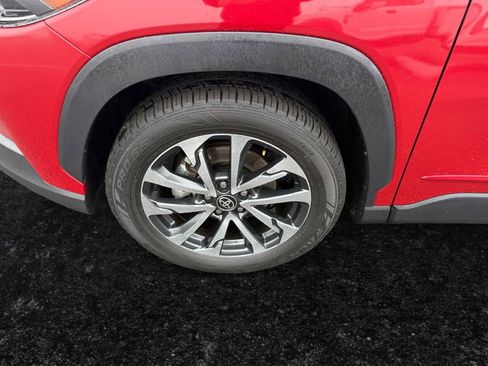 Used 2022 Toyota Corolla Cross XLE w/ Convenience Package image 9