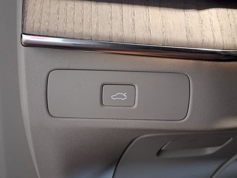 Used 2023 Volvo XC90 B6 Plus image 21