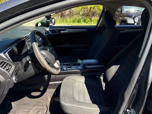 Used 2020 Ford Fusion SE FWD image 2