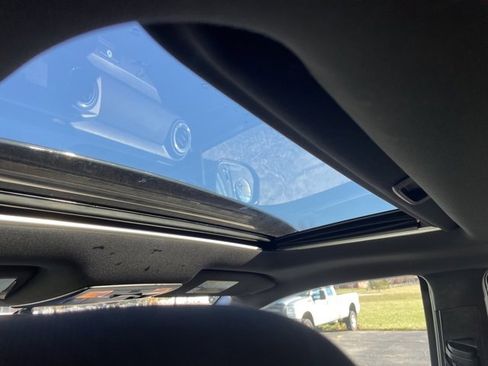 Used 2017 Toyota Tacoma TRD Sport image 9