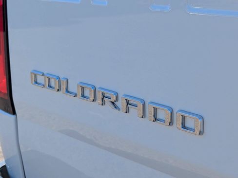 Used 2022 Chevrolet Colorado ZR2 w/ ZR2 Dusk Special Edition AWD/4WD image 35