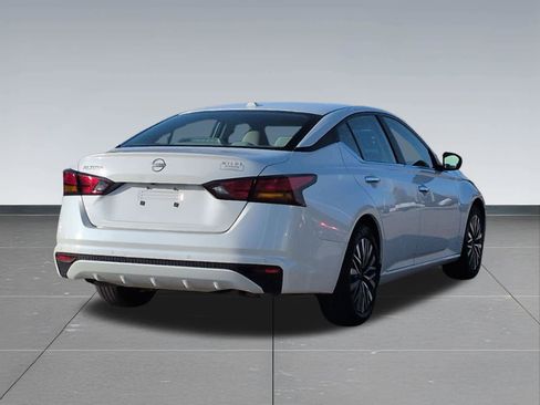 Used 2025 Nissan Altima 2.5 SV FWD image 6