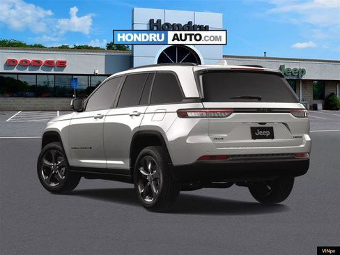 New 2025 Jeep Grand Cherokee Limited w/ Black Appearance Package image 4