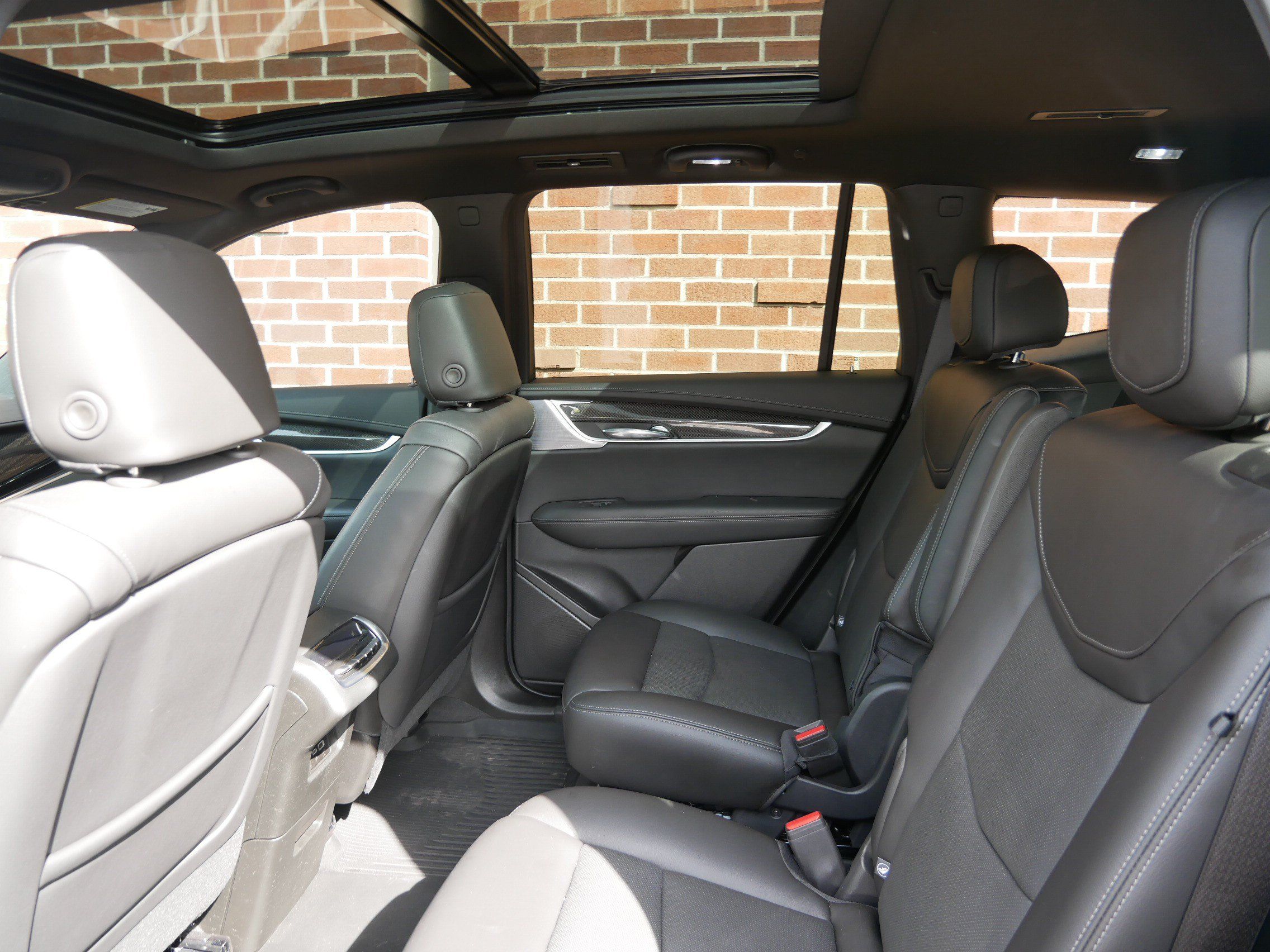 Used 2024 Cadillac XT6 Sport w/ LPO, ONYX Package AWD/4WD image 10