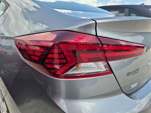 Used 2019 Hyundai Elantra SE w/ Cargo Package FWD image 7