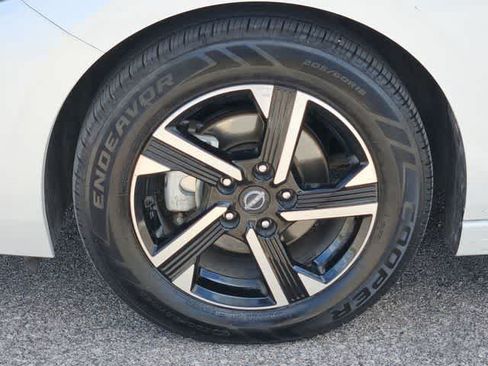 Used 2024 Nissan Sentra SV FWD image 13