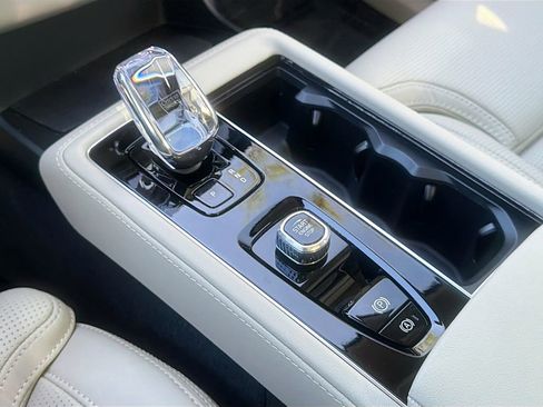 New 2026 Volvo XC90 T8 Ultra w/ Protection Package Premier AWD/4WD image 17