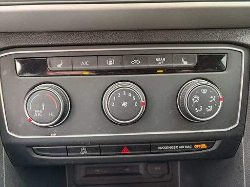 Certified 2023 Volkswagen Atlas SE FWD image 18