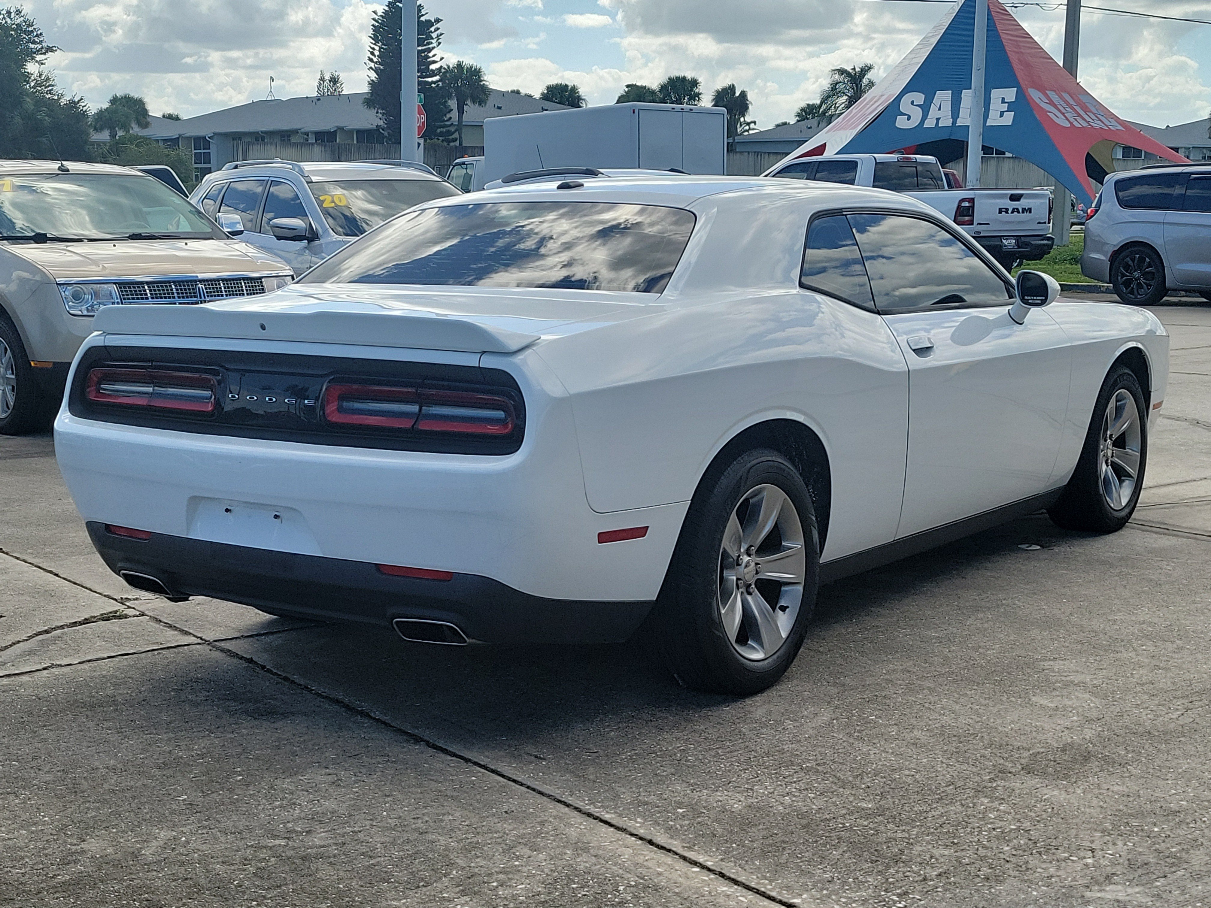Used 2019 Dodge Challenger SXT RWD image 4