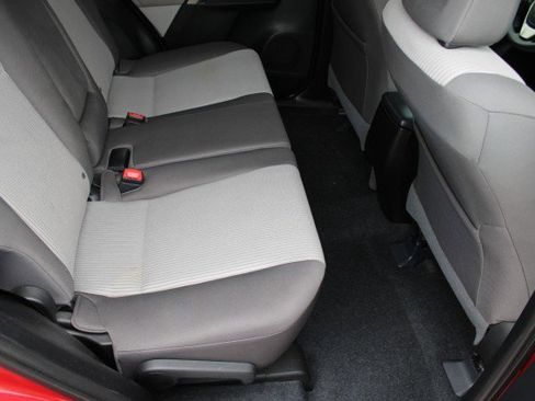 Used 2013 Toyota RAV4 LE FWD image 12