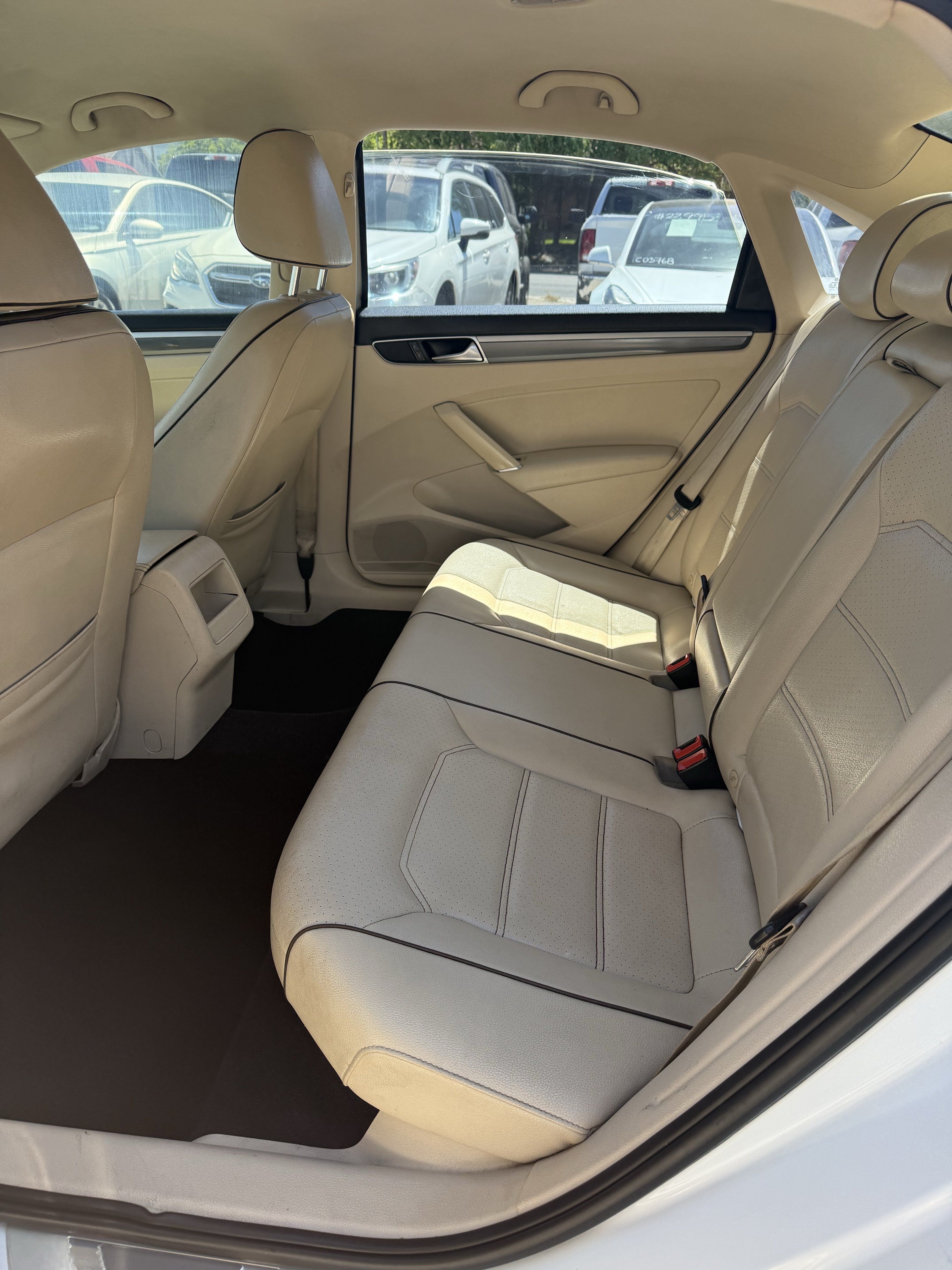 Used 2017 Volkswagen Passat 1.8T R-Line w/ R-Line Lighting Package FWD image 10