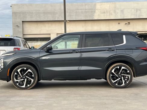 Used 2024 Mitsubishi Outlander SE image 6