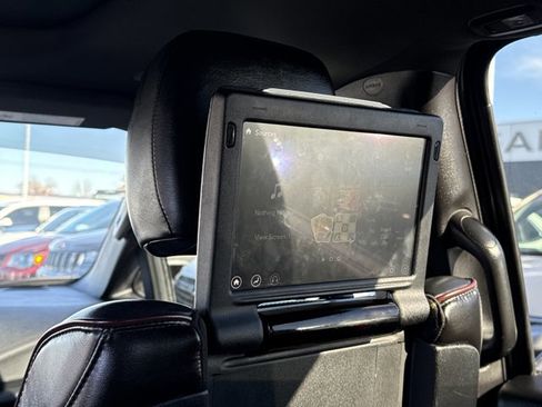 Used 2020 Chrysler Pacifica Limited image 9