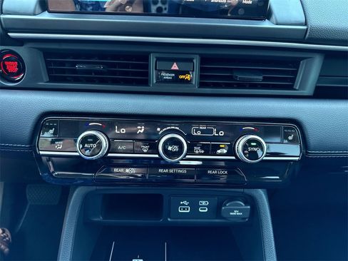 New 2025 Honda Pilot Touring image 19