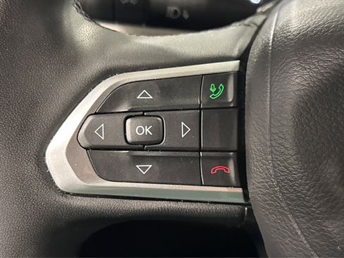 Used 2025 Jeep Compass Limited image 23