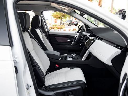 Used 2024 Land Rover Discovery Sport S image 30