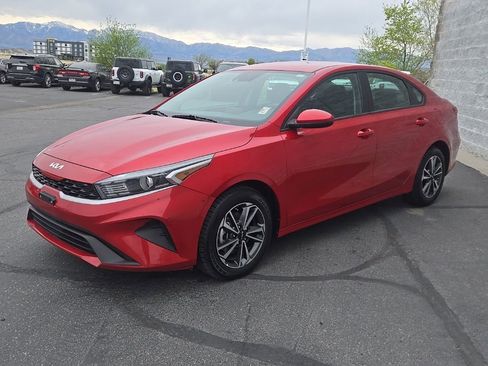Used 2024 Kia Forte LXS FWD image 8