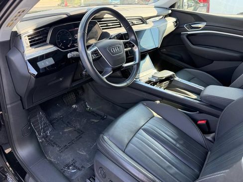 Used 2022 Audi e-tron Premium w/ Towing Package AWD/4WD image 18