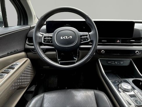 Certified 2025 Kia Carnival EX FWD image 8