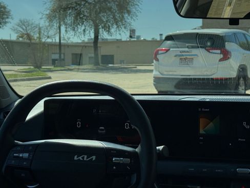 Used 2025 Kia K4 LXS image 35