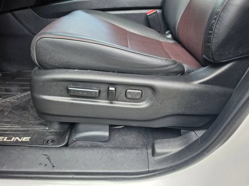 Used 2025 Honda Ridgeline Black Edition image 17