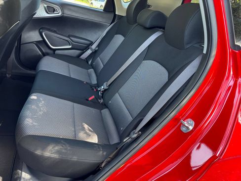 Used 2025 Kia Soul LX w/ LX Technology Package FWD image 36