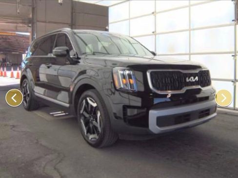 Used 2024 Kia Telluride EX image 3