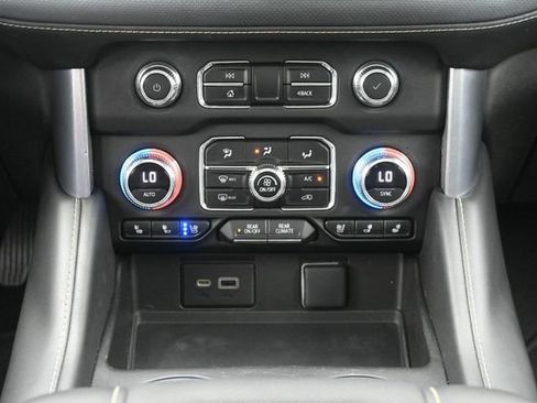Used 2023 GMC Yukon XL SLT AWD/4WD image 24
