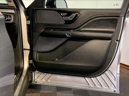 Used 2021 Lincoln Aviator AWD image 26