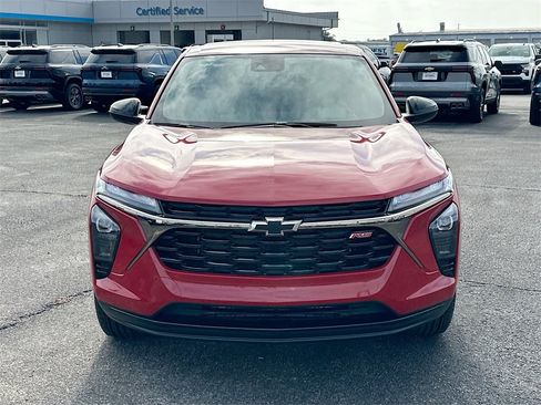 New 2026 Chevrolet Trax RS w/ Driver Confidence Package image 2