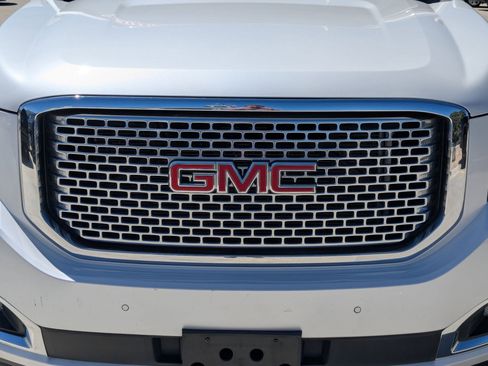 Used 2016 GMC Yukon XL Denali w/ Open Road Package AWD/4WD image 9