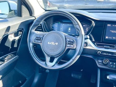 Certified 2022 Kia Niro LXS w/ Digital Cluster Package image 15
