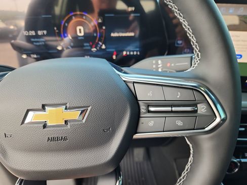 New 2025 Chevrolet Traverse LT w/ Driver Confidence Package FWD image 18