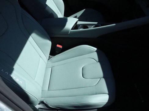 New 2026 Hyundai Elantra Limited FWD image 14