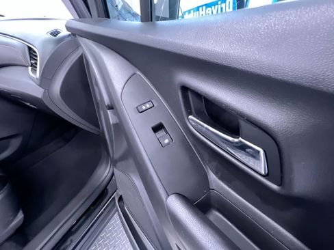 Used 2021 Chevrolet Trax LT FWD image 35