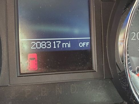 Used 2011 Chrysler Town & Country Touring image 15