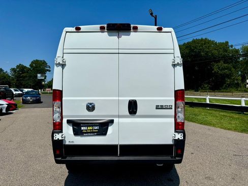 Used 2025 RAM ProMaster 2500 w/ Convenience Group FWD image 8